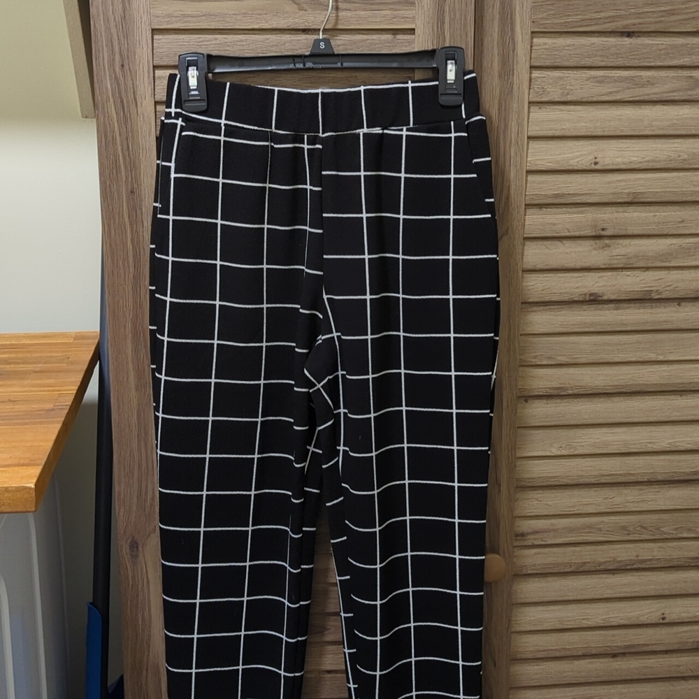 SheIn M size trousers, black and white pattern